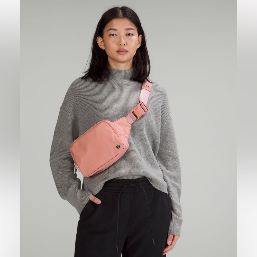 NWT Lululemon Everywhere Belt Bag EBB 2L Large Pastel Pink Crossbody Mini Bag - Picture 2 of 5